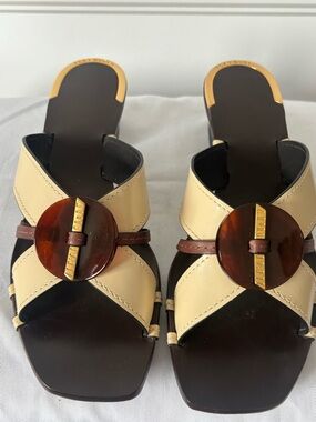 Tory Burch Cream Leather Slide Sandals with Tortoiseshell Medallion